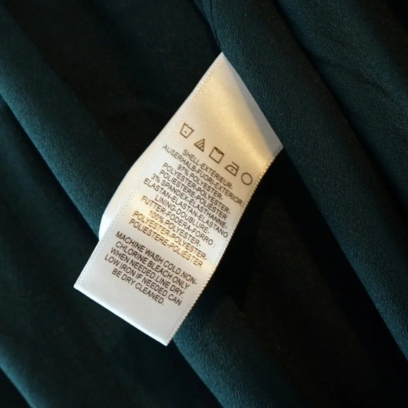 Dress the Population Sandra Plunge Crepe Trumpet Gown in Pine Green - Picture 6 of 8